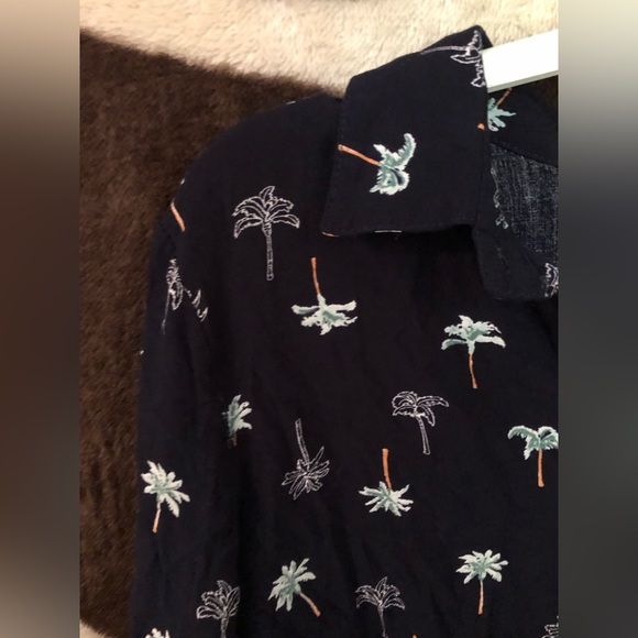 Love notes palm tree🌴 button up women’s blouse - Picture 2 of 5